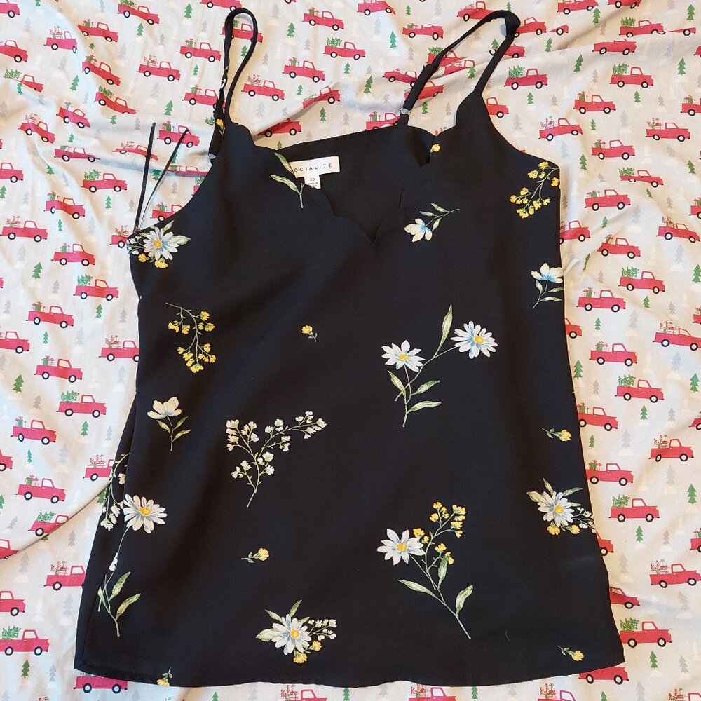Socialite Scalloped V-Neck Flower Blouse, XS